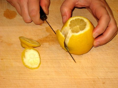 Slicing Lemon to Dehydrate