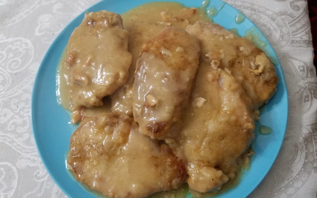 Country Pork Chops and Gravy – Slow Cooker